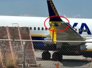Ryanair uçağı Londra’da çitlere çarptı