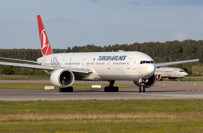 THY Antalya uçağı Moskova’ya geri döndü