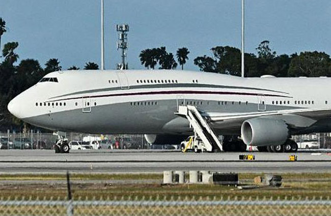 ABD Katar’ın hediye B747 uçağı hazırlıklarına başladı