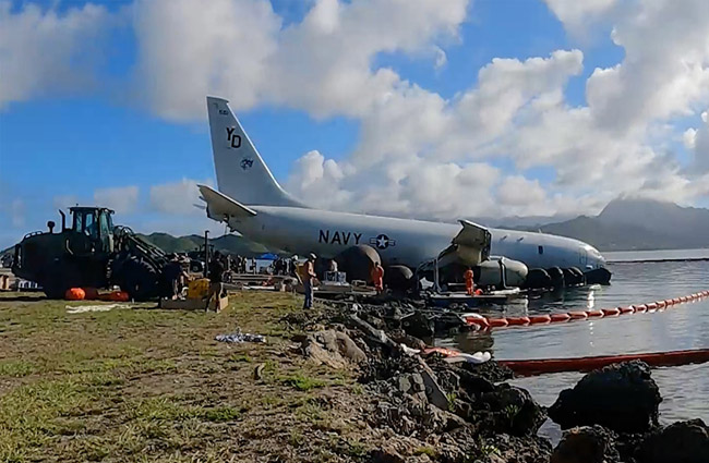 Pistten çıkan P-8A Poseidon hurdaya çıktı
