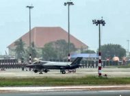 İngiltere’nin F-35B hayalet uçağı Hindistan’a hangara çekildi