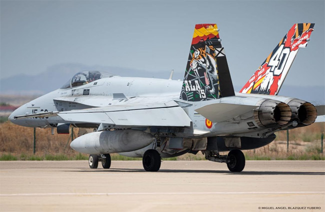 İspanya’nın Hornet uçağı İzlanda’da konuşlandı