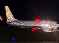 B-737-800’ün iniş takımı çöktü