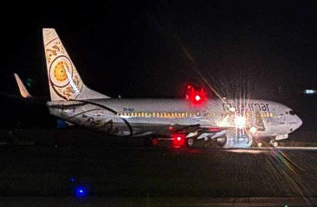 B-737-800’ün iniş takımı çöktü