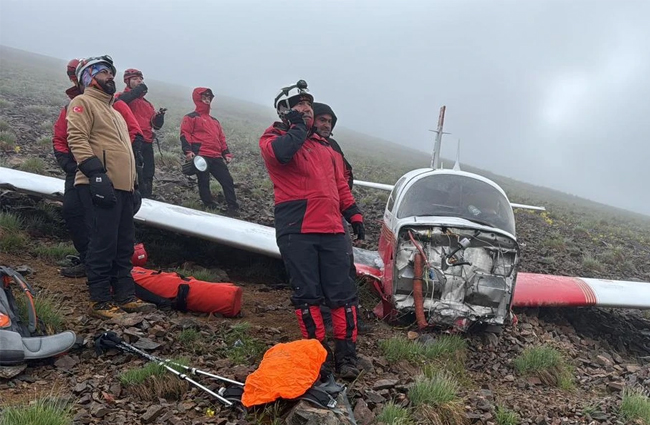 Kazada pilot hayatını kaybetti kadın yolcu yaralı kurtarıldı