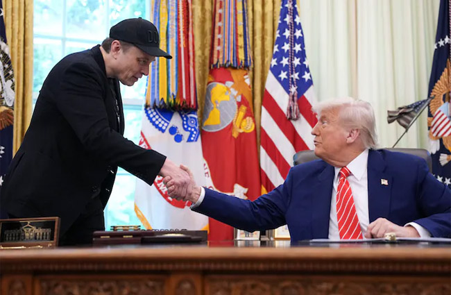 Trump Spacex’e söz geçiremedi