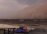 Phoenix Havalimanı toz fırtınasına teslim oldu