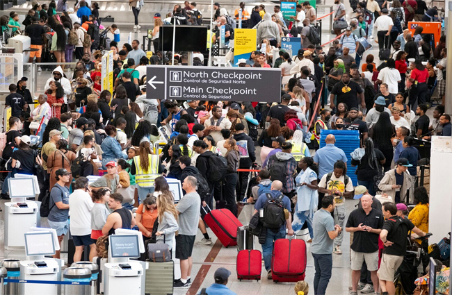 ABD’de 17 milyon kişi havaalanlarına akın edecek