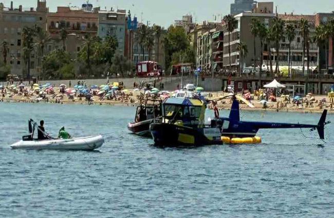 Robinson R44 Barcelona’da denize acil indi