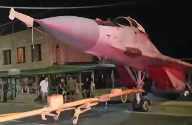 Erivan’da MİG-29A taşınırken kaza geçirdi