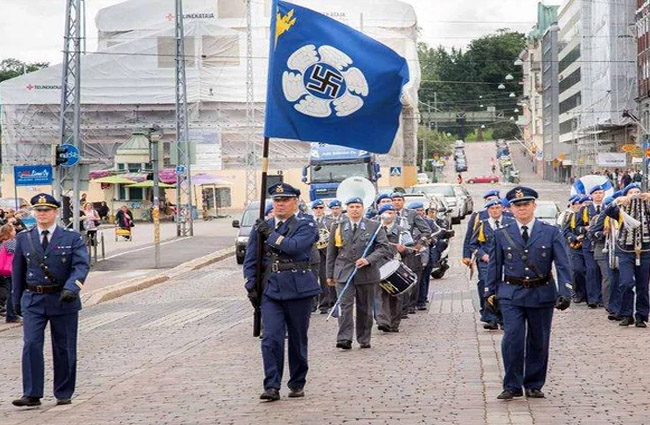 Finlandiya Hava Kuvvetleri flamalardan hac sembolünü kaldırıyor