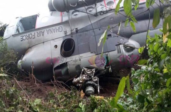 GANA’da helikopter düştü; 8 kişi hayatını kaybetti