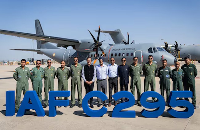 Hindistan Hava Kuvvetleri son C295 uçağını teslim aldı