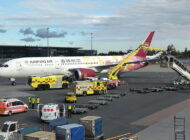 Juneyao Air’in B787-9’u merdivene çarptı