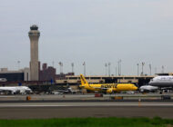 Newark Liberty Havalimanı’nda telsiz iletişimi bozuldu