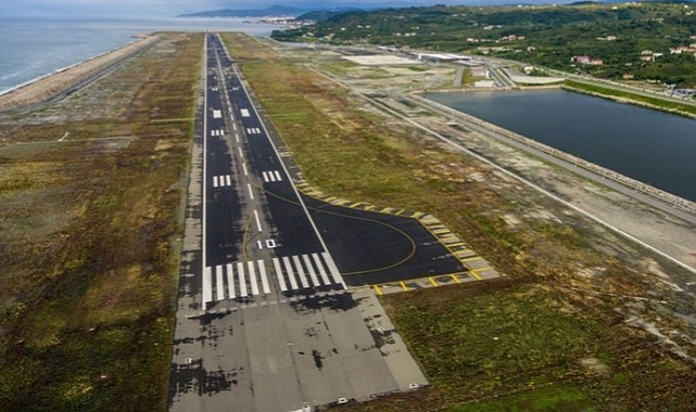Bakan Uraloğlu, “Deniz üzerine 3. havalimanı geliyor”