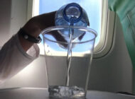 Uçaklarda su ücretsiz oluyor