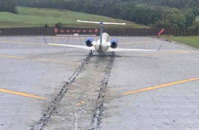 Embraer EMB-145XR pisten çıktı EMAS alanında durdu