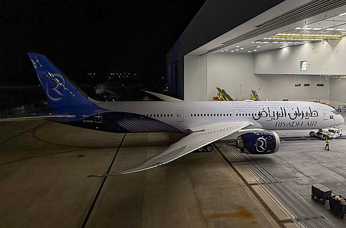 Riyadh Air ilk Boeing 787-9 uçağının boyamasını tamamladı