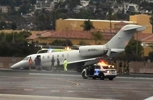 San Diego’nda, Cessna  tipi uçağın ön dikmesi çöktü