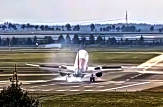 Wizz Air uçağı Prag inişinde kuyruk sürttü