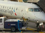 ABD’de CRJ-900’e apron aracı çarptı