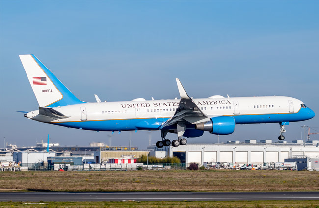 ABD Savaş Bakanı’nın bulunduğu uçak acil indi