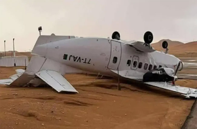 Fırtına L-410 uçağına takla attırdı