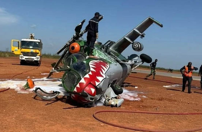 Fildişi Sahili’nde Mi-24 inişte ters döndü