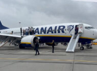 Ryanair yolcularını slidelar ile tahliye edildi