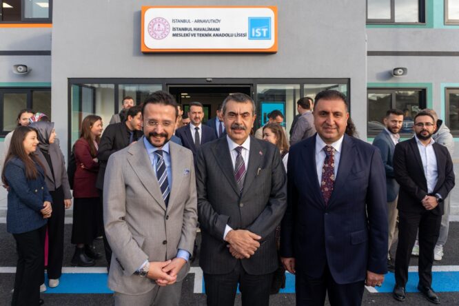Bakan Tekin, İstanbul Havalimanı Anadolu Lisesi’ni ziyaret etti