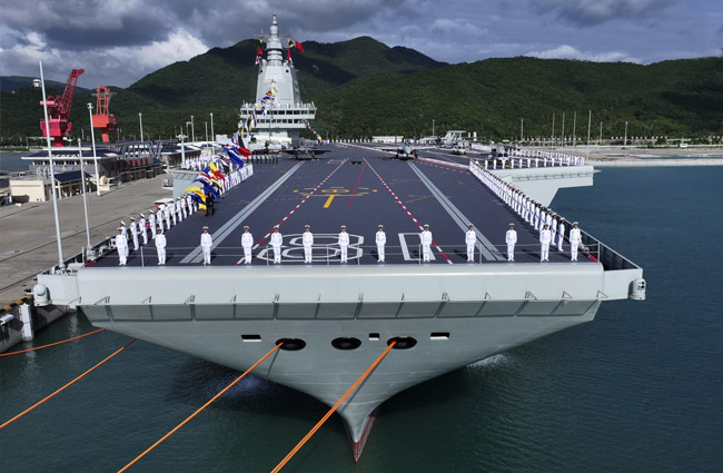 Çin uçak gemisi hizmete girdi