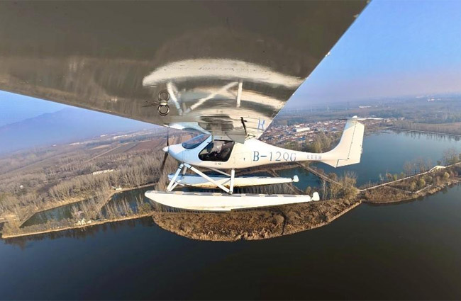 Çin ilk elektrikli deniz uçağını uçurdu