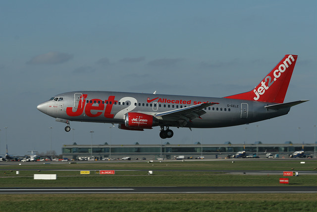 Jet2 havayolunun B737-800 uçağı inişte kanat sürttü