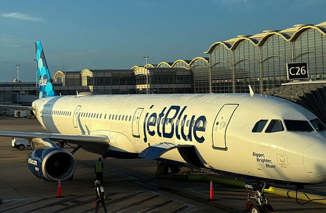 Jetblue uçağı ani düşüş yaşadı 15 kişi hastanelik oldu