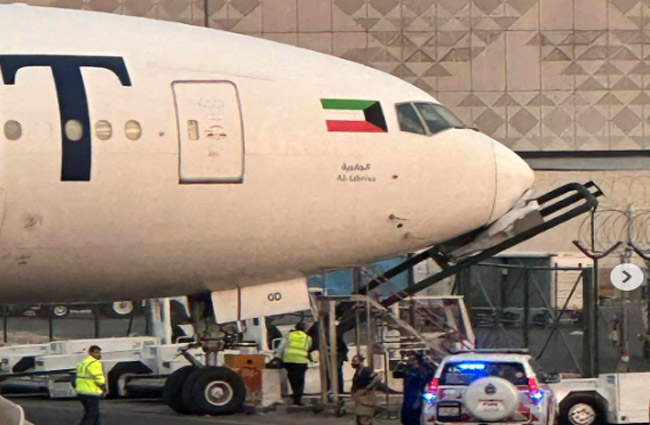 Kuwait Airways’in B777-300’ü direğe çarptı