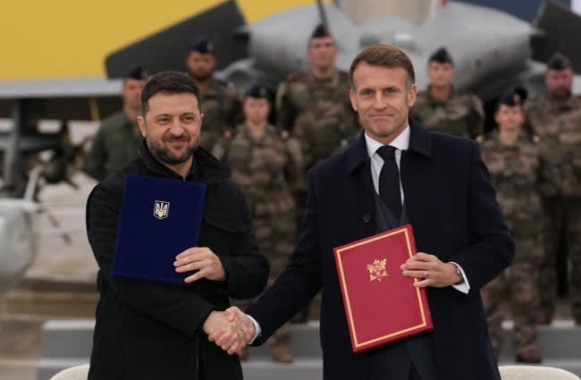 Ukrayna Fransa’dan 100 Rafale uçağı alıyor