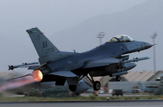 ABD’de sivil uçak alarmı verildi F-16’lar havalandı