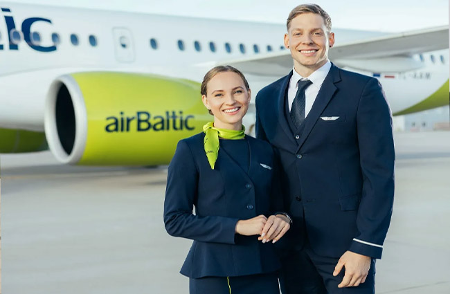 airBaltic 200 Junior kabin elamanı için alış balattı