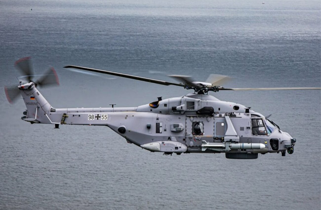 Alman Donanması ilk NH90 Sea Tiger helikopterini teslim aldı