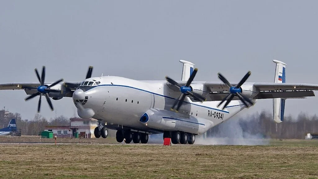 Moskova’da An-22 düştü