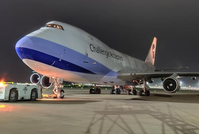 Challenge Airlines’ın B747-400F uçağı arızalandı geri döndü