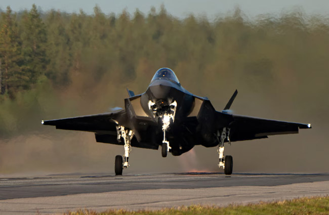 Finlandiya F-35a Lighting II uçağını ilk kez uçurdu