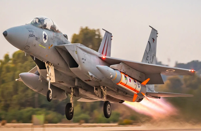 Boeing İsrail ile F-15 anlaşması imzaladı