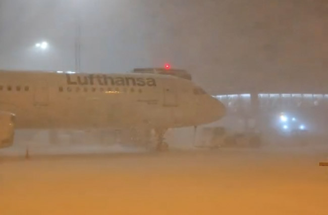 Norveç Tromsö Havalimanı kara teslim oldu