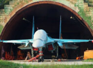 Su-34 uçağının hangarda fırlatma koltukları açıldı