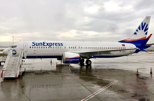 SunExpress iki B737-8 uçağını teslim aldı