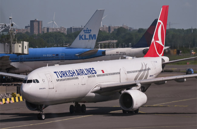 THY İstanbul-Amsterdam uçağı hidrolik arızası yaşadı