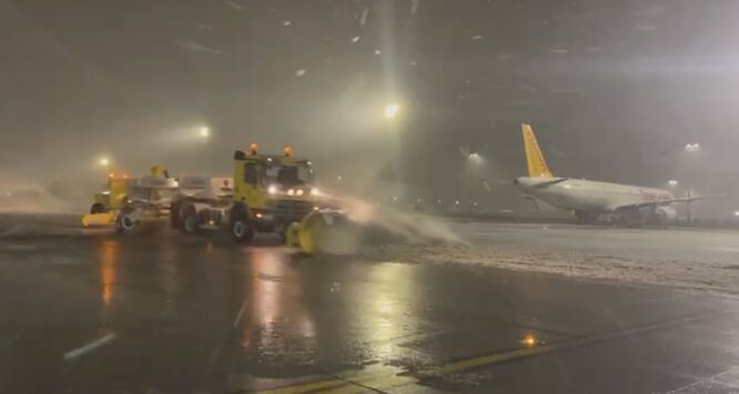 HEAŞ, Sabiha Gökçen’de karla mücadele çalışmalarına devam ediyor