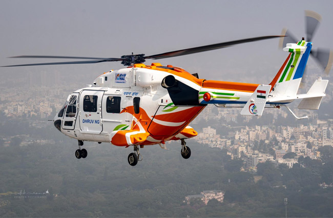 Hindistan 5.5 ton sınıfı yeni helikopterini tanıttı